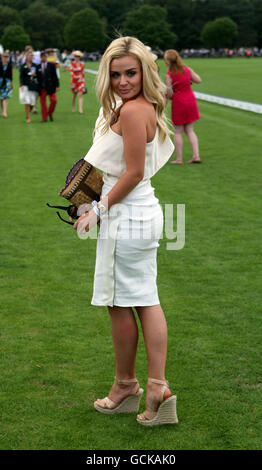 Katherine Jenkins arriva al Cartier International Polo Day, che si tiene al Guards Polo Club nel Great Park, Windsor, Berkshire. Foto Stock