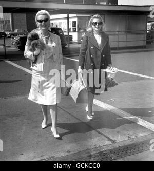 Intrattenimento - Zsa Zsa Gabor - Aeroporto di Heathrow Foto Stock