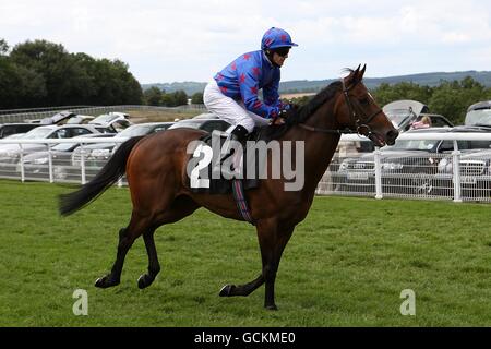 Borderlescott guidato dal jockey Kieron Fallon che va a postare prima dell'Audi King George Stakes durante il terzo giorno del glorioso Festival di Goodwood presso l'ippodromo di Goodwood, Chichester. Foto Stock