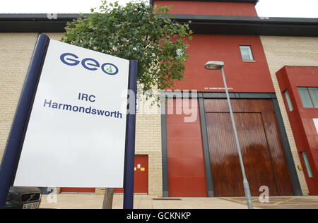 Vista generale del Centro di rimozione dell'immigrazione di Harmondsworth, in Drayton occidentale. Foto Stock