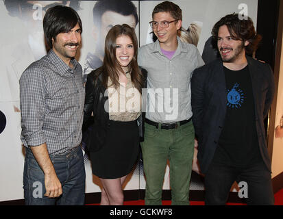 (Da sinistra a destra) attori Jason Schwartzman, Anna Kendrick e Michael cera con il regista Edgar Wright alla prima irlandese di Scott Pilgrim Vs the World a Cineworld, Dublino questa sera. Foto Stock