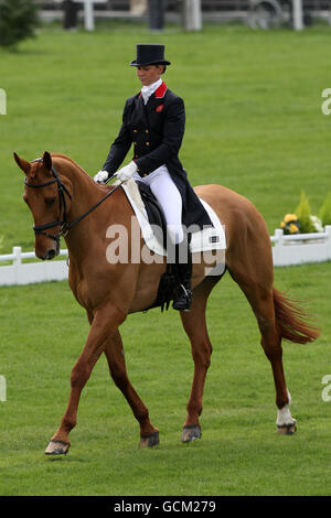 Equitazione - Mitsubishi Motors Badminton Horse Trials 2010 - Primo giorno - Parco del Gloucestershire Foto Stock