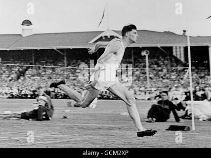 John Treloar of Australia vince la finale di 100 yards Foto Stock