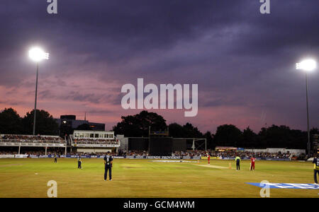 Cricket - Friends Provident Twenty20 - Quarter Final - Essex Eagles / Lancashire Lightning - The Ford County Ground. Una visione generale del gioco durante la partita finale del quarto t20 del Provident Friends al Ford County Ground di Chelmsford. Foto Stock