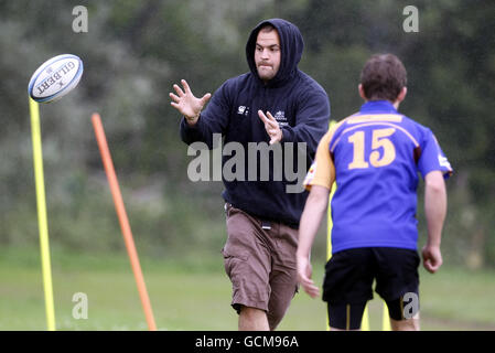 Rugby Union - Glasgow Warriors Summer Camp - Pollock Park. Azione durante un campo estivo al Pollock Park, Glasgow. Foto Stock