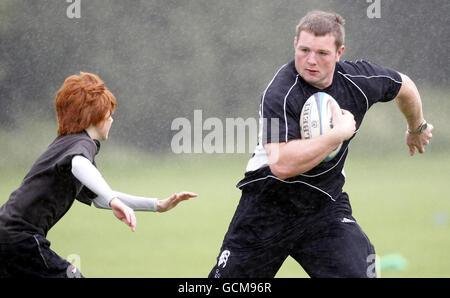 Rugby Union - Glasgow Warriors Summer Camp - Pollock Park. Azione durante un campo estivo al Pollock Park, Glasgow. Foto Stock