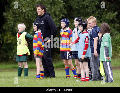 Rugby Union - Glasgow Warriors Summer Camp - Pollock Park. Azione durante un campo estivo al Pollock Park, Glasgow. Foto Stock