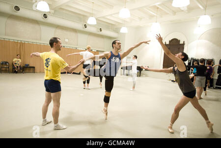 Les Ballets Trockadero de Monte Carlo ha ritratto durante le prove in vista delle loro prossime performance al Peacock Theatre di Londra a New York City, USA. Foto Stock