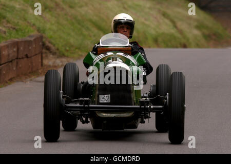 Trevor John e il suo 1925/28 AC/AG Cognac durante Shelsley Walsh Hill Climb, Worcestershire. Foto Stock