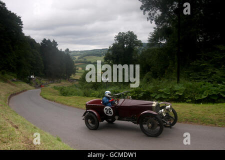 Jeremy Holden e il suo 1914/20 Vauxhall A Type durante Shelsley Walsh Hill Climb, Worcestershire. Foto Stock