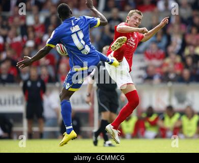 Calcio - Npower Football League Championship - Nottingham Forest / Leeds United - City Ground. Radoslaw Majewski (a destra) e Lloyd Sam (a sinistra) della Leeds United Forest. Foto Stock