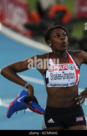 Atletica - Campionati europei IAAF 2010 - giorno due - Stadio Olimpico. Il Perri della Gran Bretagna scuote Drayton dopo i 400 m di ostacoli delle donne Foto Stock