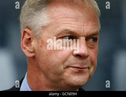 Calcio - Barclays Premier League - Aston Villa / West Ham United - Villa Park. Aston Villa custode manager Kevin MacDonald sulla linea di contatto Foto Stock