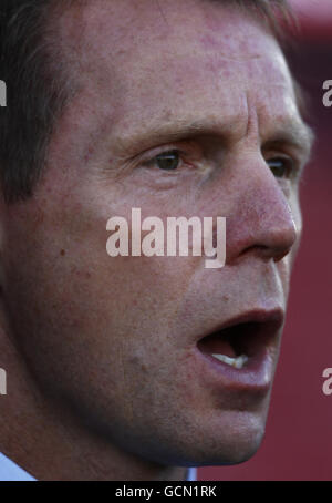 Calcio - Under 21 International friendly - Inghilterra / Uzbekistan - Ashton Gate. Stuart Pearce, Inghilterra sotto 21 manager Foto Stock