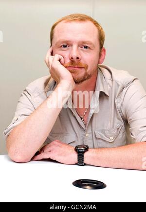 Simon Pegg lancia il suo nuovo libro Nerd Do Well, alla Random House di Londra. Foto Stock