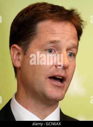 Vice primo Ministro Nick Clegg ad una riunione pubblica alla Torre dell'Orologio di Croydon, a Croydon, Surrey. Foto Stock