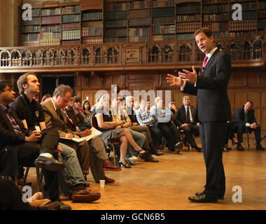 Clegg ammette Lib Dem nervosismo "" Foto Stock