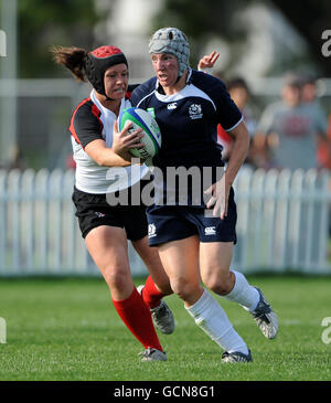 Il Susie Brown della Scozia in azione durante la Coppa del mondo di Rugby delle Donne, 5° posto di semifinale al Surrey Sports Park di Guildford. Foto Stock