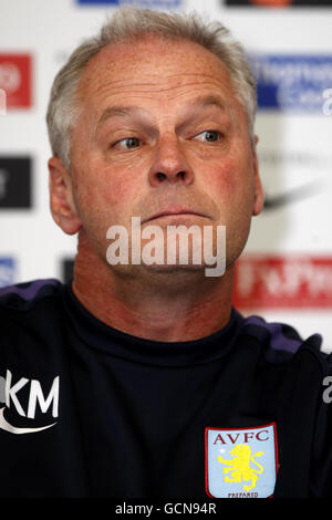 Kevin MacDonald, responsabile Aston Villa Caretaker, parla durante la conferenza stampa al Bodymoor Heath Training Complex, Suton Coldfield. Foto Stock