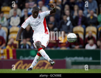 Calcio - Carling Cup - primo turno - Bradford City / Nottingham Forest - Coral Windows Stadium. Guy Moussi, Nottingham Forest Foto Stock