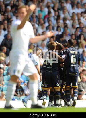 I giocatori di Millwall festeggiano il loro primo obiettivo del gioco dopo Un proprio obiettivo da Richard Naylor di Leeds United (non illustrato) Foto Stock