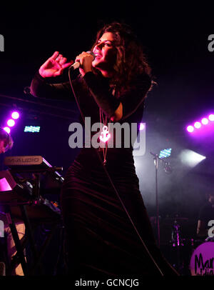 Marina e i Diamanti si esibiscono sul Festival Republic Stage al Reading Festival. Foto Stock