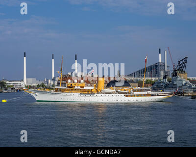 Il danese Royal Yacht Dannebrog , il porto di Copenaghen, Copenaghen, Danimarca, Europa Foto Stock