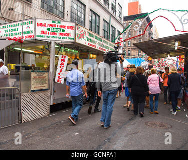 NEW YORK CITY - 13 settembre 2013: vista della festa di San Gennaro a Little Italy a Manhattan. Foto Stock