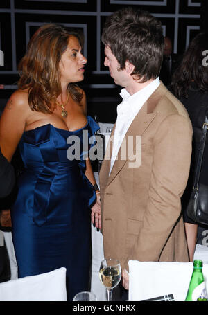 Tracey Emin e Noel Gallagher all'afterparty del 2010 GQ Men of the Year Awards alla Royal Opera House, Covent Garden, Londra. Foto Stock