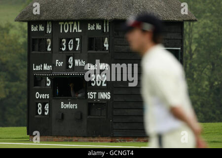 Cricket - secondo XI Campionato - finale - secondo giorno - Surrey II XI v Warwickshire II XI - Wormsley Cricket Ground. Una vista generale della capanna di cicatrici a Wormsley Cricket Ground Foto Stock