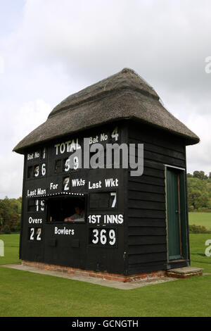 Cricket - secondo XI Campionato - finale - secondo giorno - Surrey II XI v Warwickshire II XI - Wormsley Cricket Ground. Vista generale della capanna del Cricket presso il Wormsley Cricket Ground Foto Stock