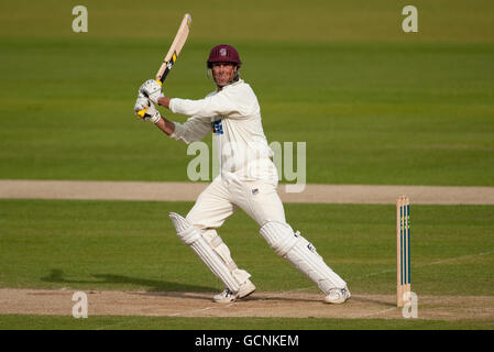 Cricket - Liverpool Victoria County Championship - Divisione uno - giorno quattro - Durham v Somerset - Emirates Durham Internationa.... Il capitano del Somerset Marcus Trescothick si schiaccia durante la partita del campionato della contea di LV all'Emirates Durham International Cricket Ground, Durham. Foto Stock