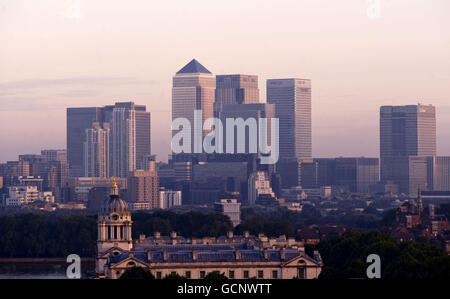 Paesaggio di Londra. Una vista generale di Canary Wharf nella città di Londra vista dall'Osservatorio di Greenwich a Londra. Foto Stock