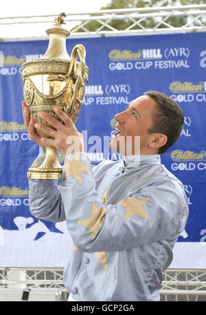 Horse Racing - William Hill Gold Cup Festival - Giorno 3 - Ayr Racecourse Foto Stock