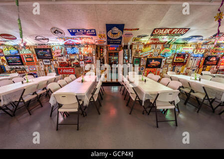 Interno del Bob Vicolo di benzina sulla storica Route 66 in Missouri Foto Stock