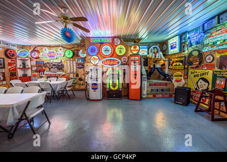 Interno del Bob Vicolo di benzina sulla storica Route 66 in Missouri Foto Stock