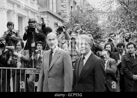 Il Presidente Jimmy carter (a destra) con il Presidente francese Valery Giscard d'Estaing, quando lo ha chiamato nella residenza londinese dell'Ambasciatore Francese a Kensington Palace Gardens. Foto Stock