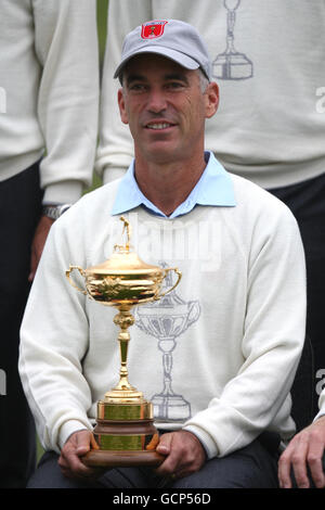 Golf - 38° Ryder Cup - Europa / USA - Practice Day One - Celtic Manor Resort. Il capitano degli Stati Uniti Corey Pavin Foto Stock