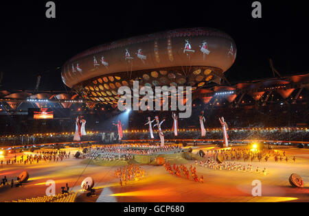 La cerimonia di apertura si svolge presso lo stadio Jawaharlal Nehru di Nuova Delhi, India. Foto Stock