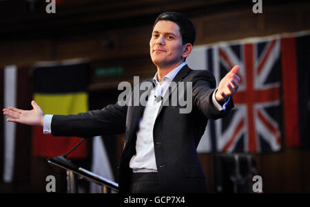 David Miliband si rivolge a un movimento per il rally del cambiamento, come parte della sua campagna per vincere la leadership del Partito laburista, a Emmanuel Hall, Westminster Hall, Londra. Foto Stock