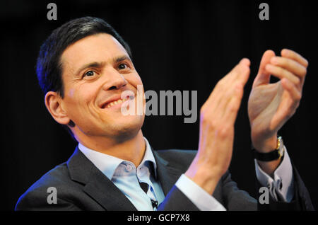 David Miliband si rivolge a un movimento per il rally del cambiamento, come parte della sua campagna per vincere la leadership del Partito laburista, a Emmanuel Hall, Westminster Hall, Londra. Foto Stock