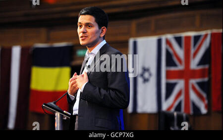 David Miliband si rivolge a un movimento per il rally del cambiamento, come parte della sua campagna per vincere la leadership del Partito laburista, a Emmanuel Hall, Westminster Hall, Londra. Foto Stock