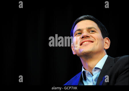 David Miliband si rivolge a un movimento per il rally del cambiamento, come parte della sua campagna per vincere la leadership del Partito laburista, a Emmanuel Hall, Westminster Hall, Londra. Foto Stock