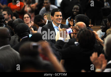 David Miliband si rivolge a un movimento per il rally del cambiamento, come parte della sua campagna per vincere la leadership del Partito laburista, a Emmanuel Hall, Westminster Hall, Londra. Foto Stock