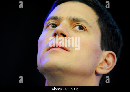 David Miliband si rivolge a un movimento per il rally del cambiamento, come parte della sua campagna per vincere la leadership del Partito laburista, a Emmanuel Hall, Westminster Hall, Londra. Foto Stock