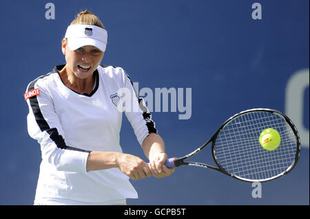Vera Zvonareva della Russia in azione durante il giorno dodici degli US Open, a Flushing Meadows, New York, USA. Foto Stock