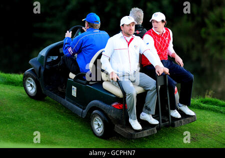 Rory McIlory e Graeme McDowell in Europa (a sinistra) durante la Ryder Cup a Celtic Manor, Newport. Foto Stock