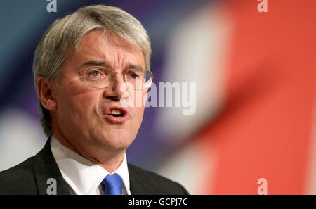 Il Segretario allo sviluppo internazionale Andrew Mitchell durante il suo discorso alla Conferenza annuale del Partito conservatore al Centro Congressi Internazionale di Birmingham . Foto Stock