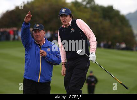 Rory McIlory in Europa reagisce a uno dei suoi colpi durante pratica Foto Stock