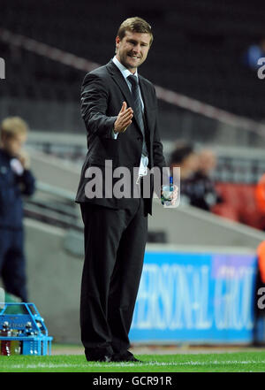 Calcio - Johnstone's Paint Trophy - Sezione meridionale - secondo turno - Milton Keynes Dons v Charlton Athletic - stadio:mk. Karl Robinson, direttore di Milton Keynes Dons Foto Stock